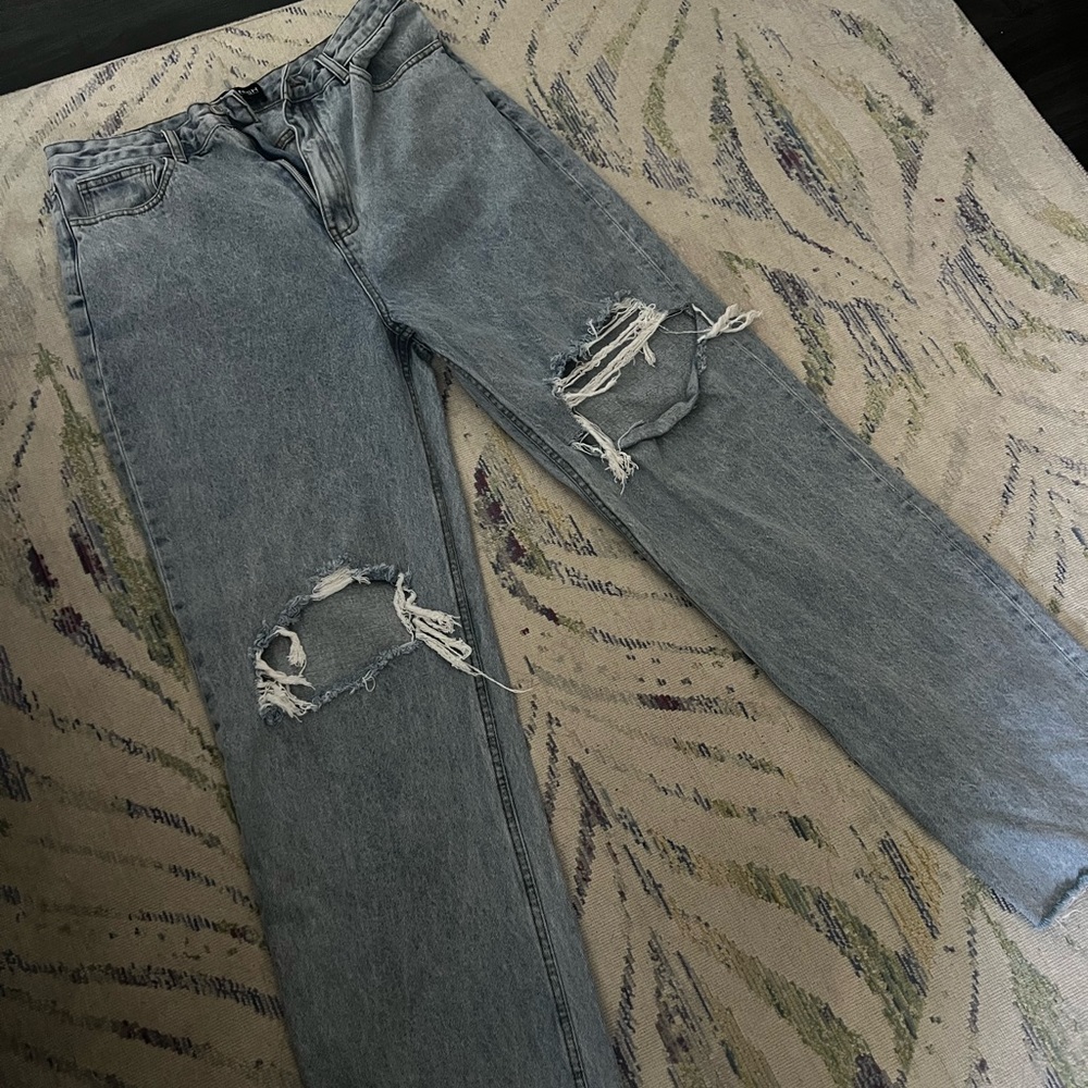 Kittenish Straight Leg Medium Wash Distressed Jeans - Size 32